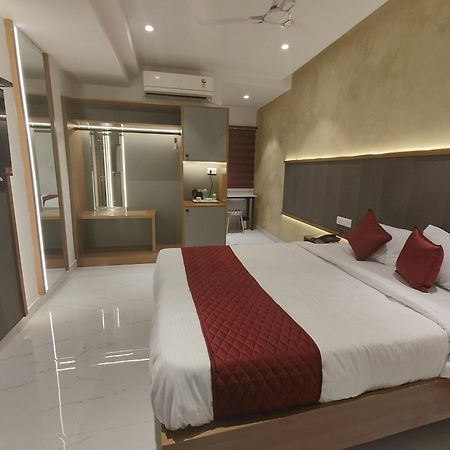 Hotel La Premier Hyderabad Exterior photo