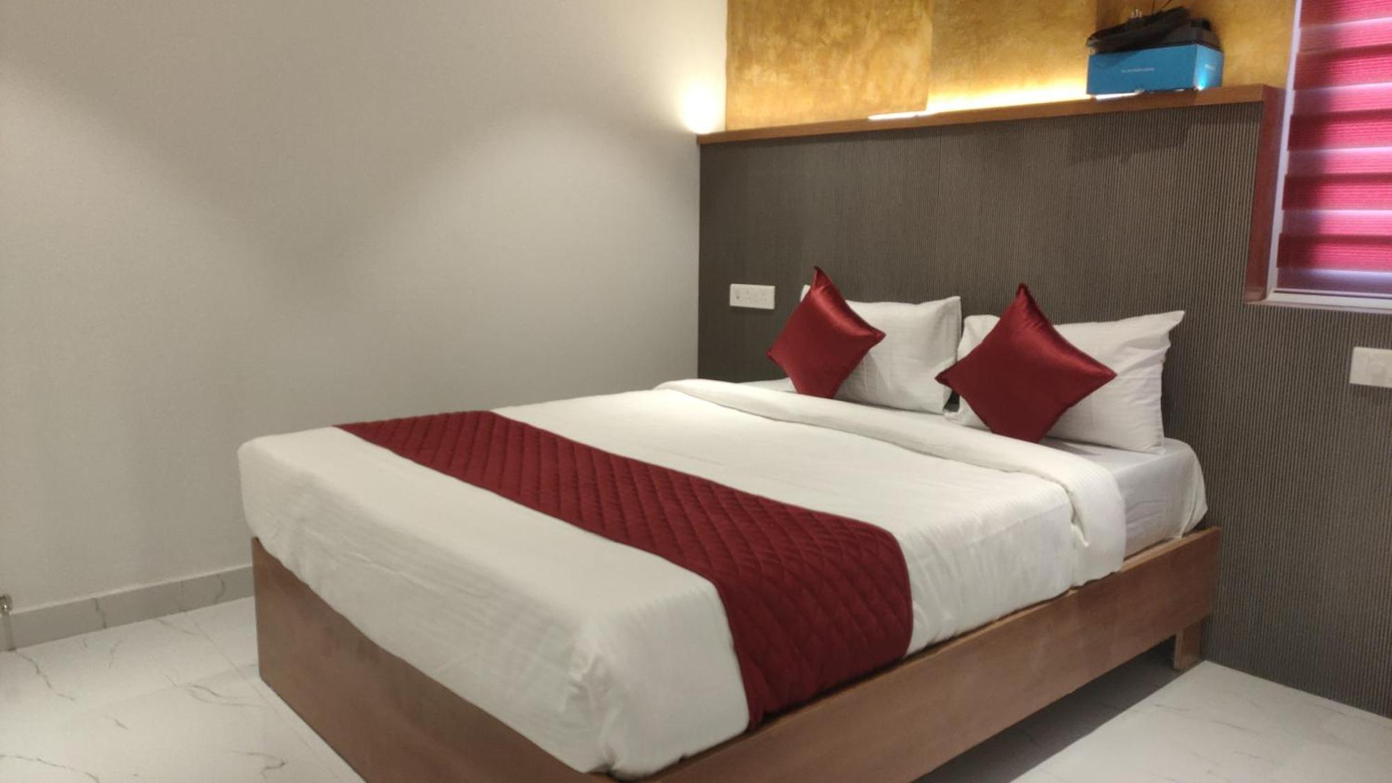 Hotel La Premier Hyderabad Exterior photo