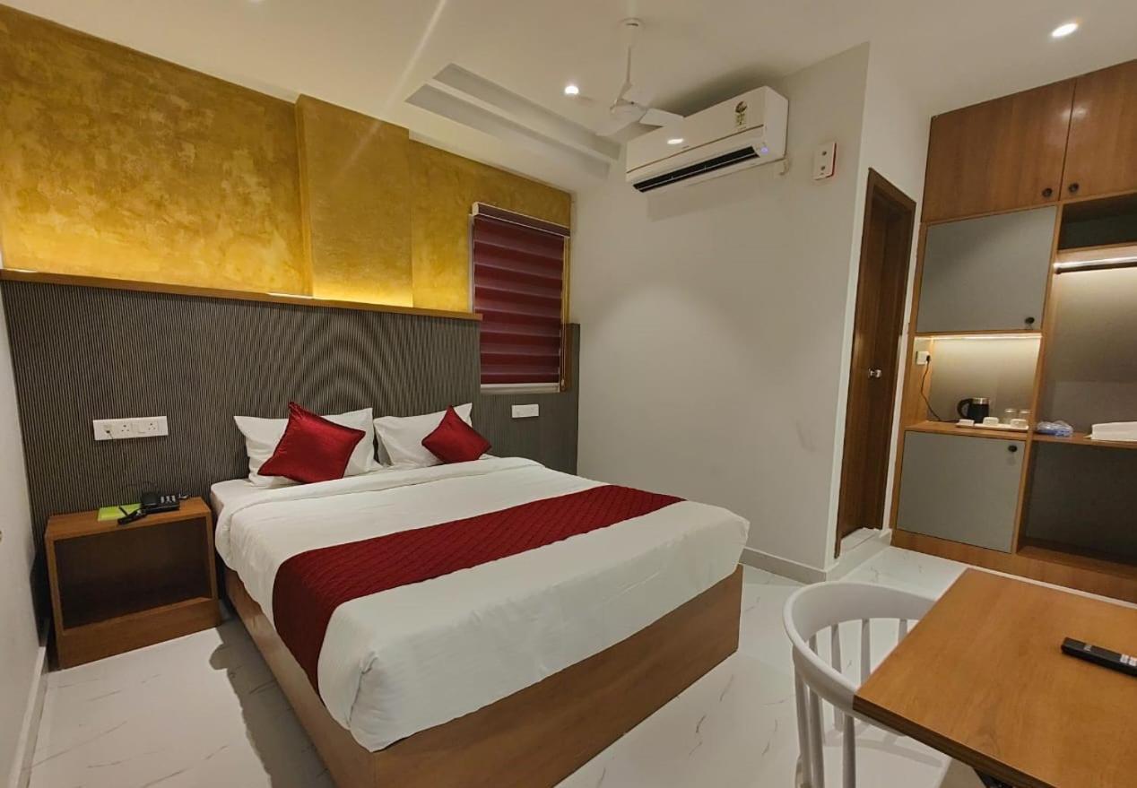 Hotel La Premier Hyderabad Exterior photo